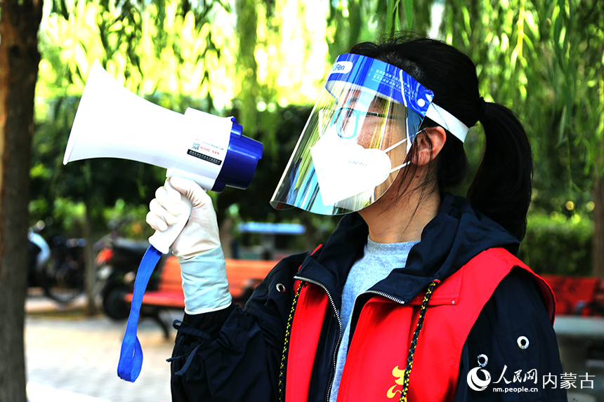 志愿者助力核酸檢測。李富攝