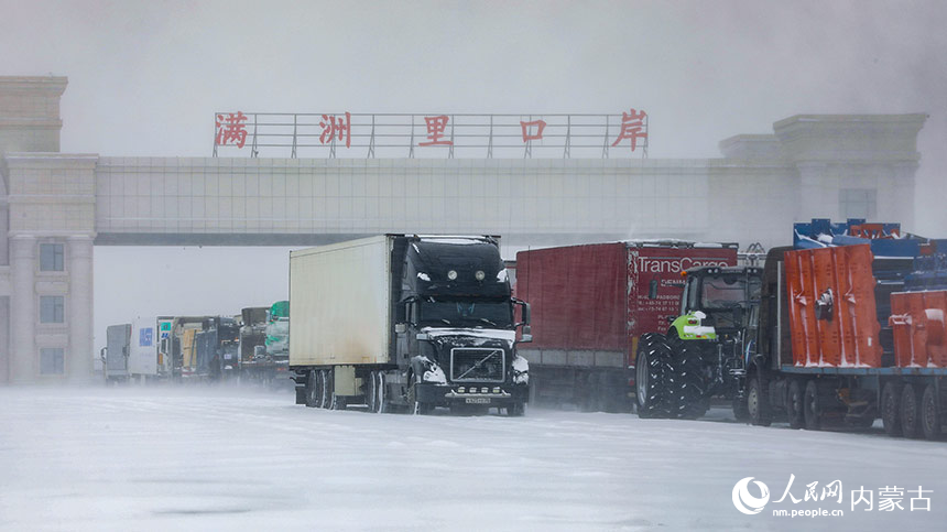 滿洲里公路口岸貨檢現(xiàn)場(chǎng)。安吉拉攝