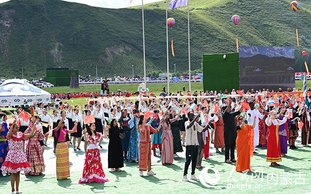開(kāi)幕式現(xiàn)場(chǎng)的國(guó)際方隊(duì)。人民網(wǎng) 劉藝琳攝