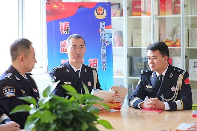 “鑄忠誠 強(qiáng)警魂 擔(dān)使命”主題讀書會(huì)