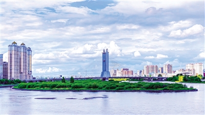 呼倫貝爾市中心城區(qū)一步一景。