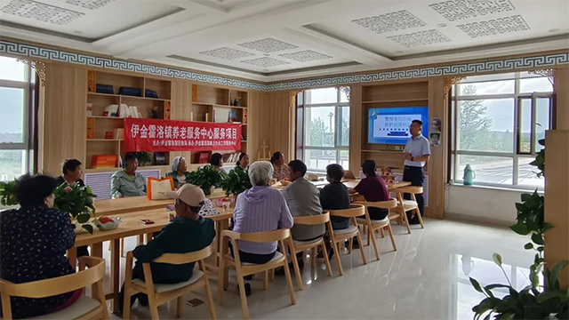 伊金霍洛鎮(zhèn)銀發(fā)課堂。