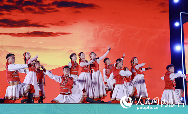 現(xiàn)場(chǎng)文藝表演。人民網(wǎng)記者 白建平攝