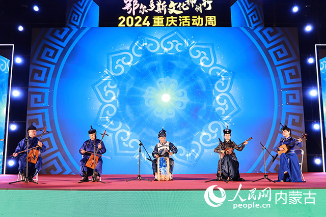 現(xiàn)場(chǎng)文藝表演。人民網(wǎng)記者 白建平攝