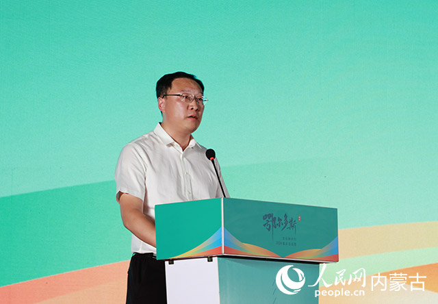 鄂爾多斯市委常委、宣傳部部長(zhǎng)張煒致辭。人民網(wǎng)記者 白建平攝