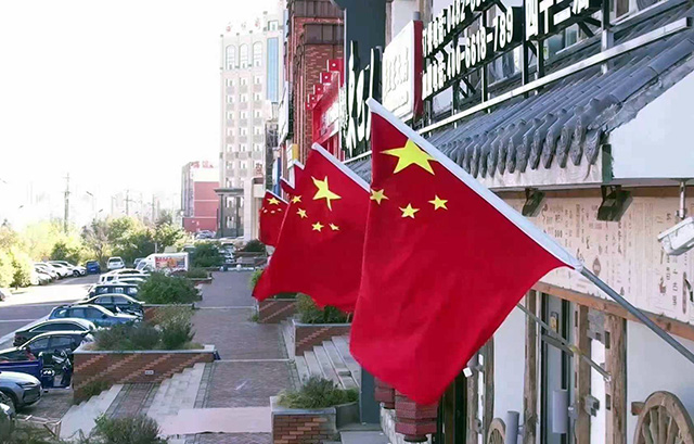 扎賚特旗隨處可見的“中國(guó)紅”。