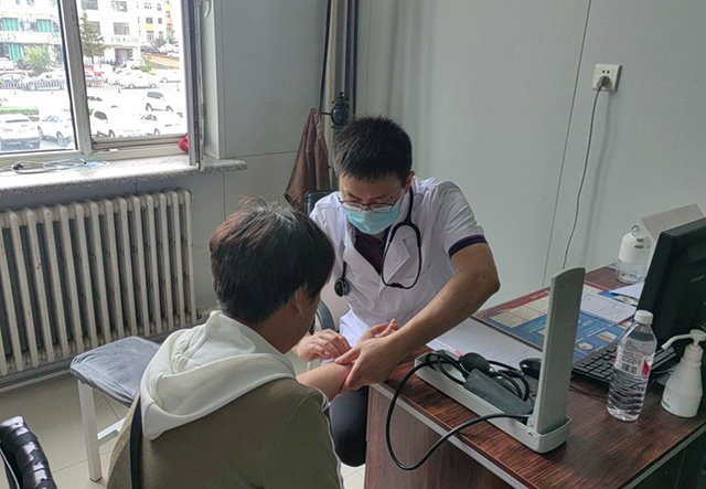 北京大學(xué)第一醫(yī)院心血管內(nèi)科王新剛教授到扎賚特旗第一醫(yī)共體總院出診