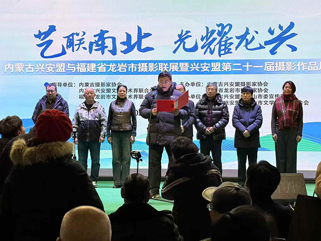 攝影作品聯(lián)展現(xiàn)場。