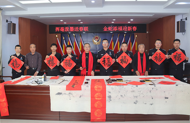 開展”書畫進(jìn)警營(yíng)“活動(dòng)。