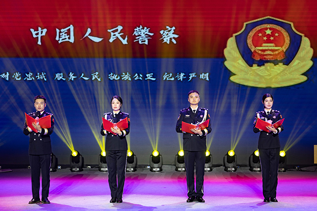 阿日哈沙特邊檢站、新巴爾虎右旗公安局等單位共同舉辦慶祝第五個中國人民警察節(jié)文藝匯演。